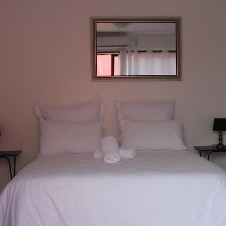 Niilo'S Guesthouse รุนดู ภายนอก รูปภาพ