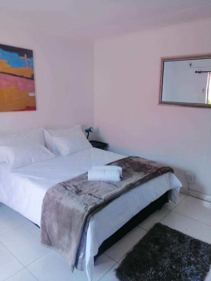 Niilo'S Guesthouse รุนดู ภายนอก รูปภาพ