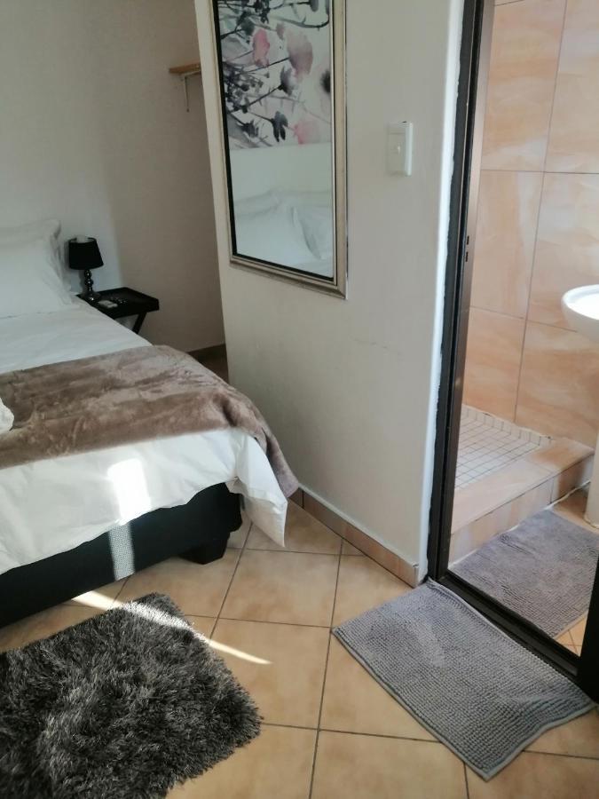 Niilo'S Guesthouse รุนดู ภายนอก รูปภาพ