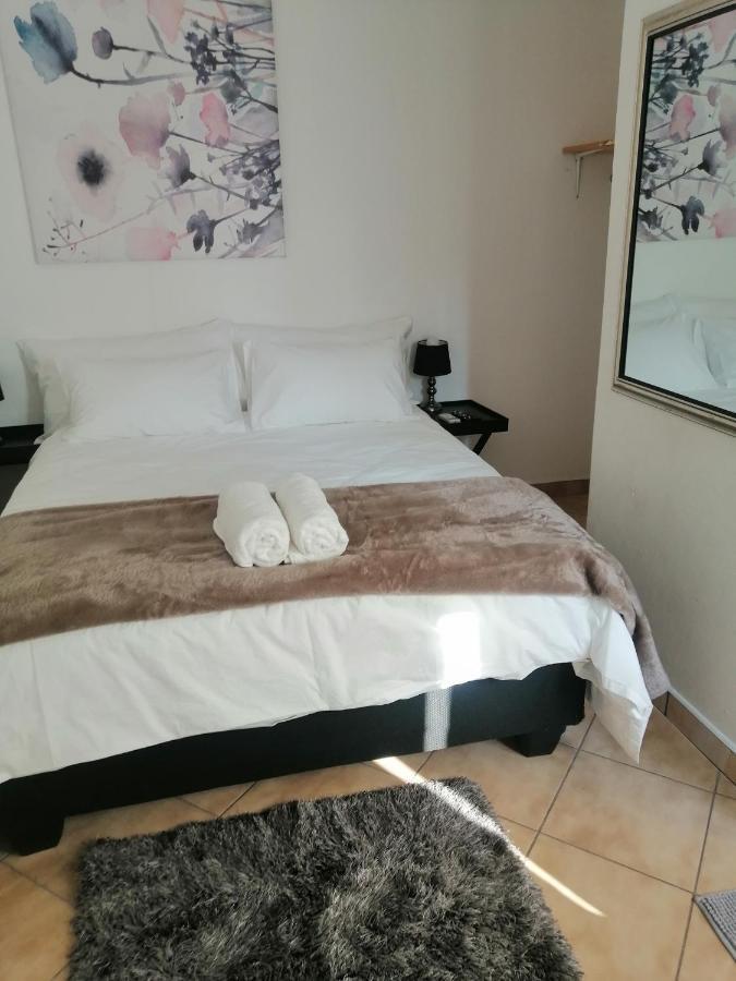 Niilo'S Guesthouse รุนดู ภายนอก รูปภาพ