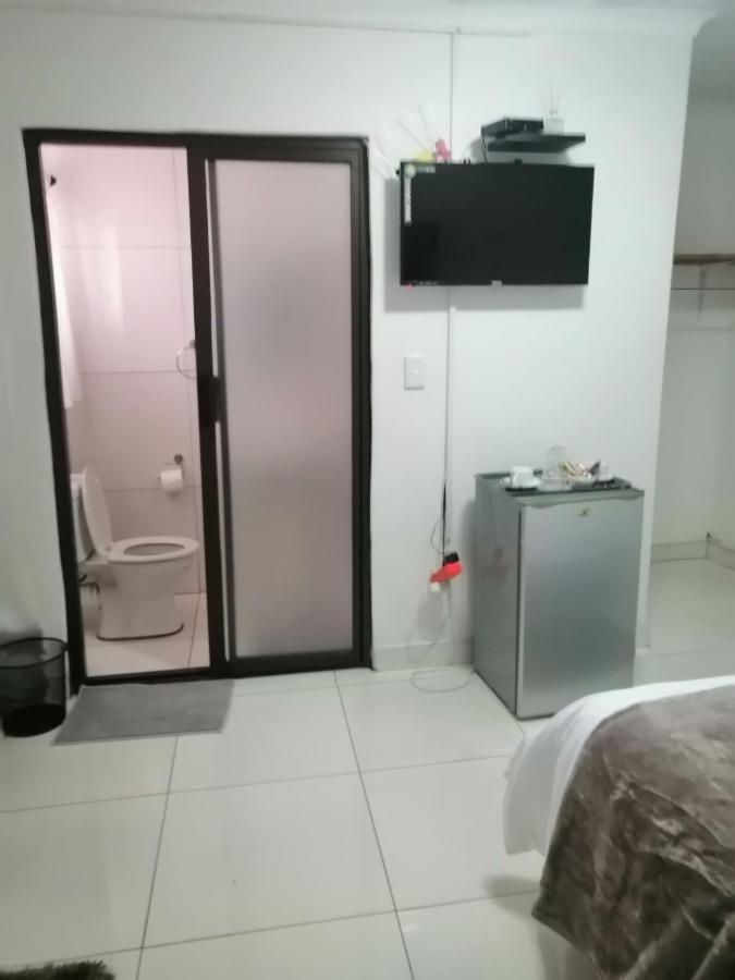 Niilo'S Guesthouse รุนดู ภายนอก รูปภาพ