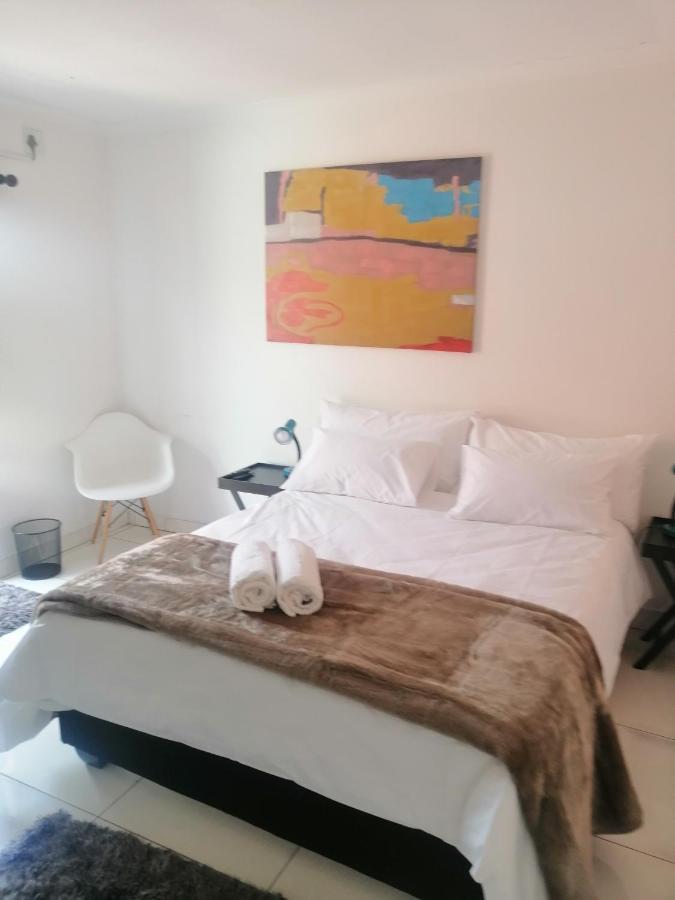 Niilo'S Guesthouse รุนดู ภายนอก รูปภาพ