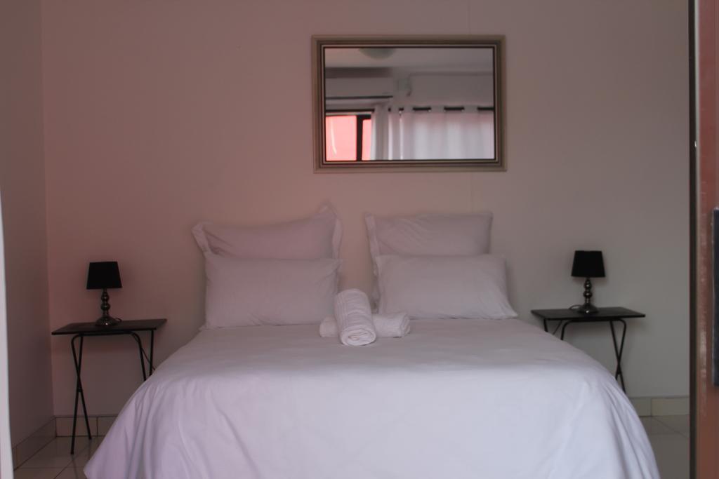 Niilo'S Guesthouse รุนดู ภายนอก รูปภาพ