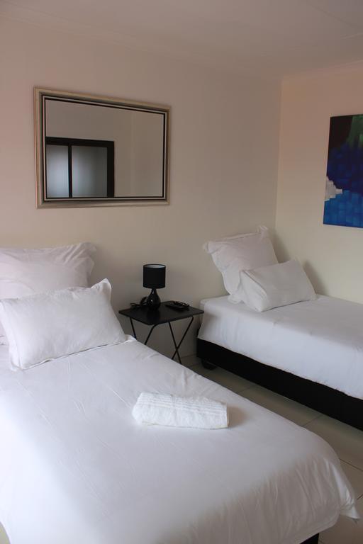 Niilo'S Guesthouse รุนดู ภายนอก รูปภาพ