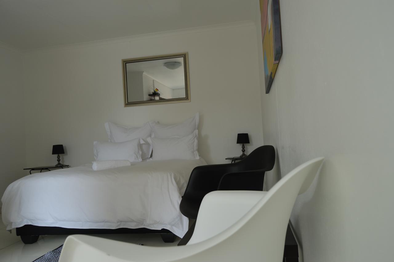 Niilo'S Guesthouse รุนดู ภายนอก รูปภาพ