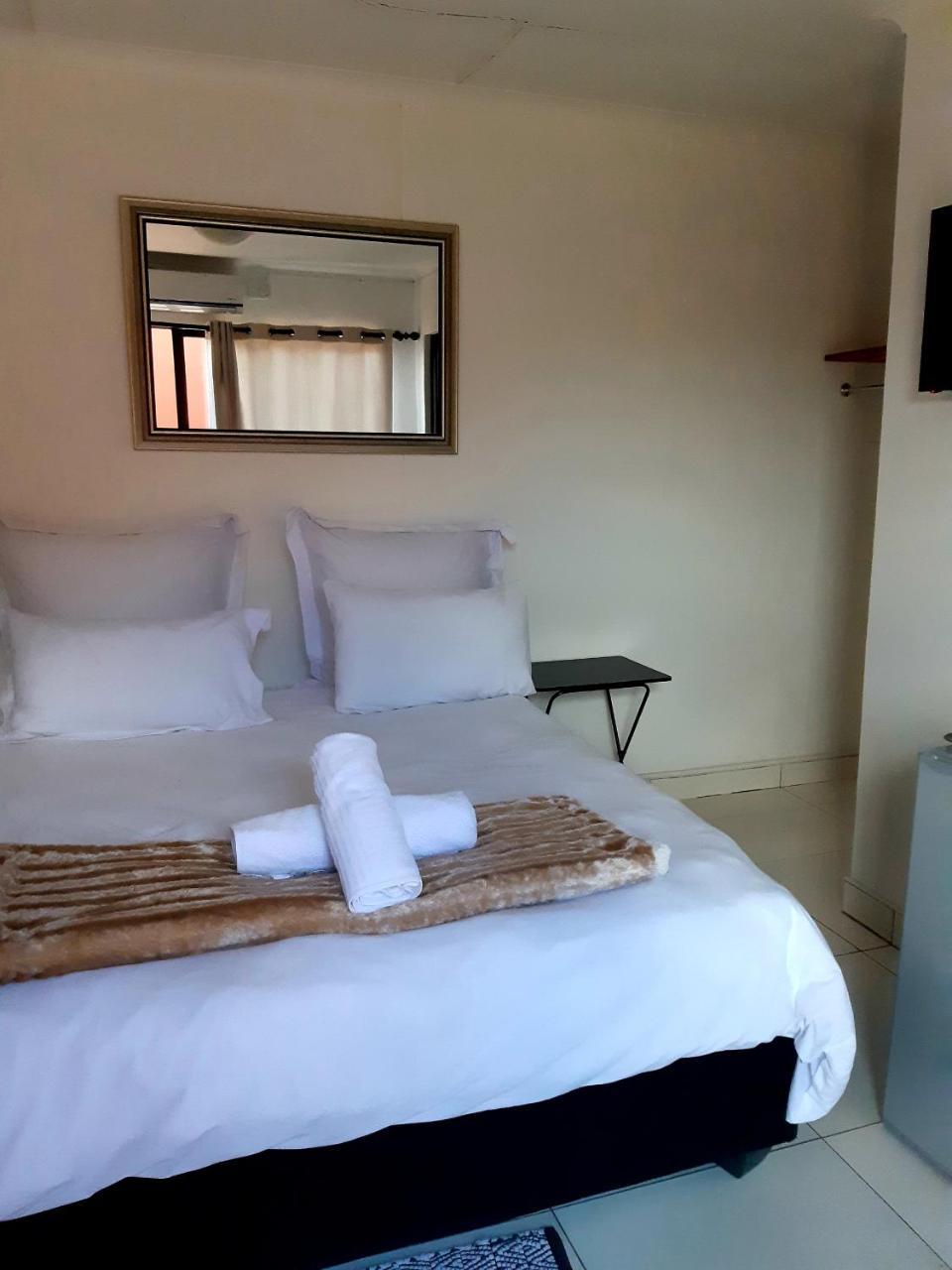 Niilo'S Guesthouse รุนดู ภายนอก รูปภาพ