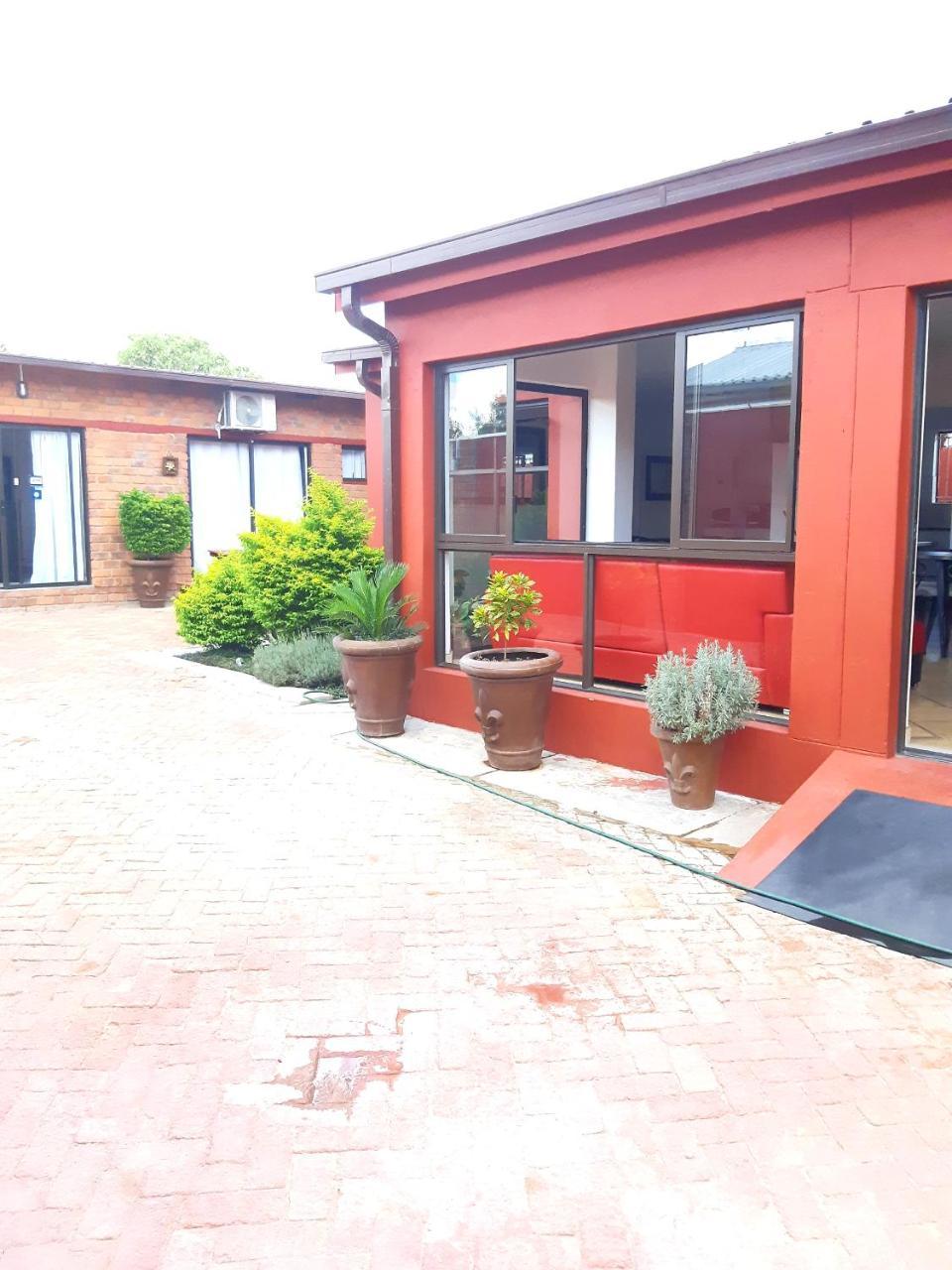 Niilo'S Guesthouse รุนดู ภายนอก รูปภาพ