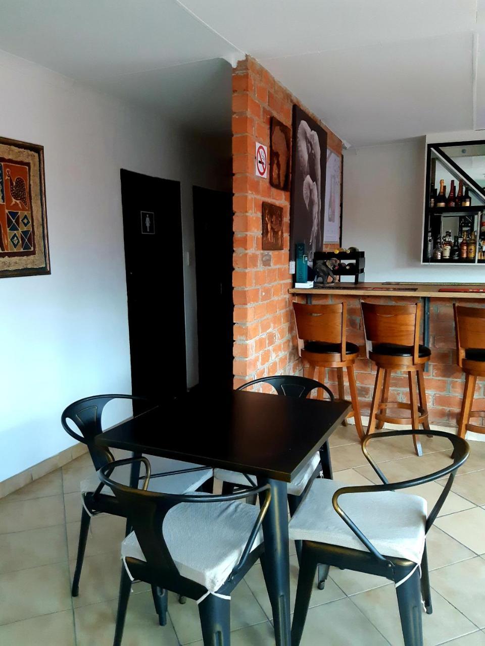 Niilo'S Guesthouse รุนดู ภายนอก รูปภาพ