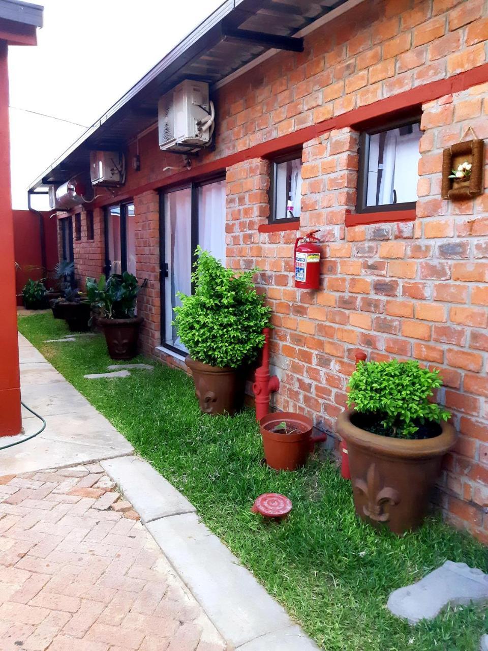 Niilo'S Guesthouse รุนดู ภายนอก รูปภาพ