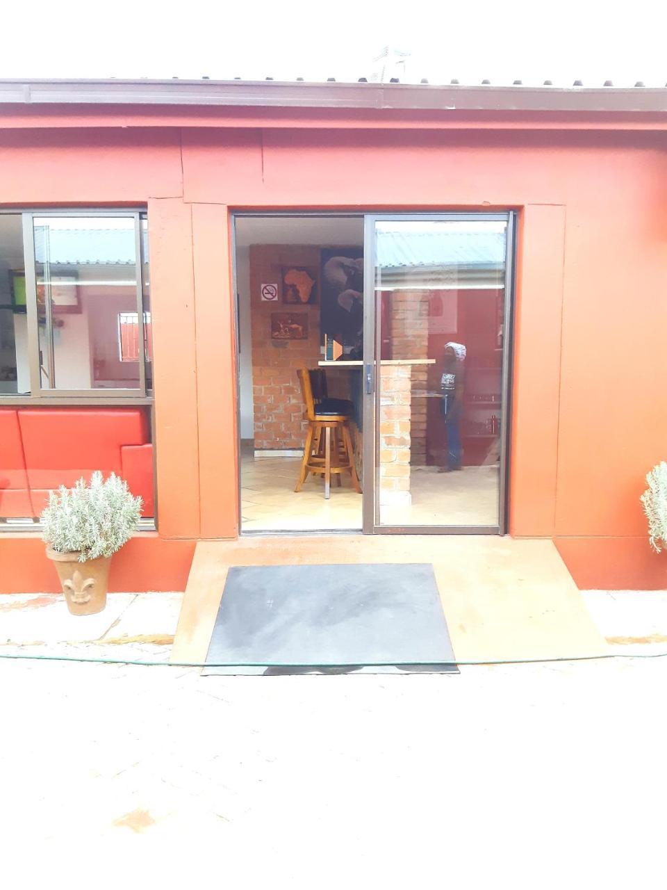 Niilo'S Guesthouse รุนดู ภายนอก รูปภาพ