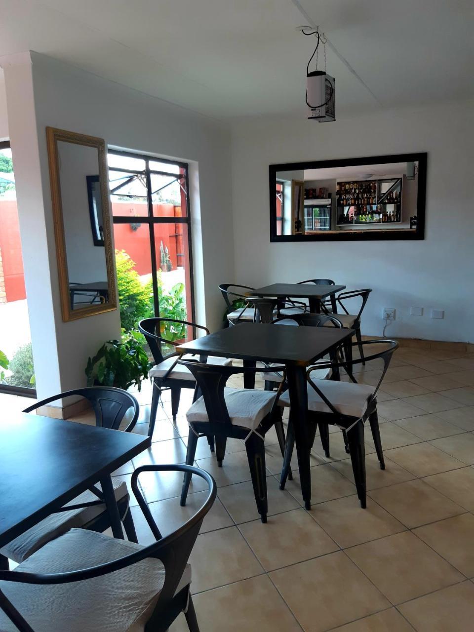 Niilo'S Guesthouse รุนดู ภายนอก รูปภาพ