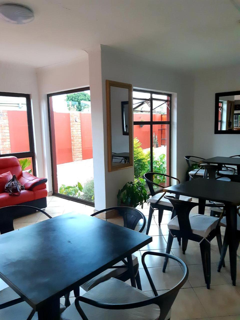 Niilo'S Guesthouse รุนดู ภายนอก รูปภาพ