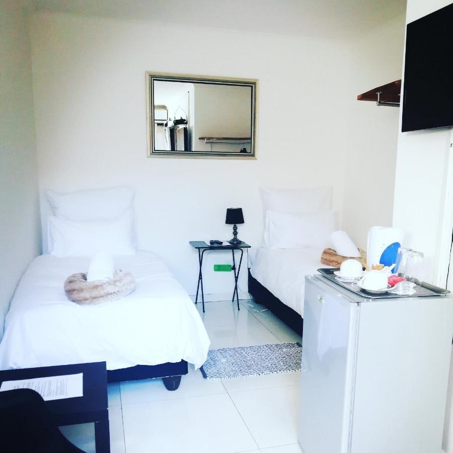 Niilo'S Guesthouse รุนดู ภายนอก รูปภาพ